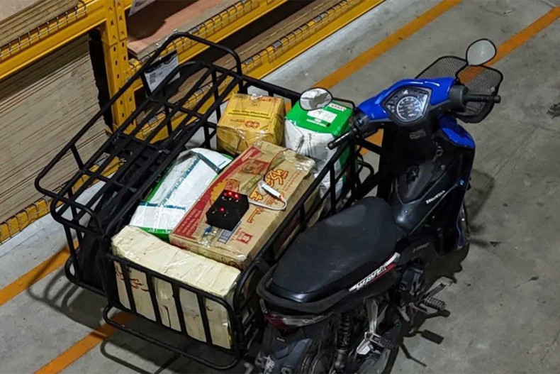 Gunmen storm Pattani department store, set off bombs