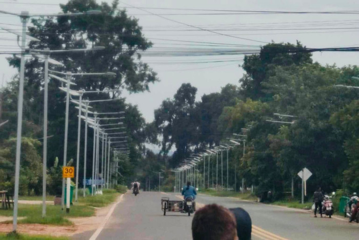 New solar streetlights are improving safety for a local community