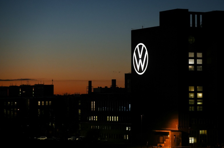 The total 100,000 cuts at VW will be the largest restructuring ever carried out in the global automotive industry. (Photo: AFP)