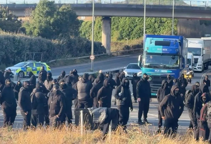 Anti-Migrant Demonstrators Disrupt Traffic at Major British Port of Dover