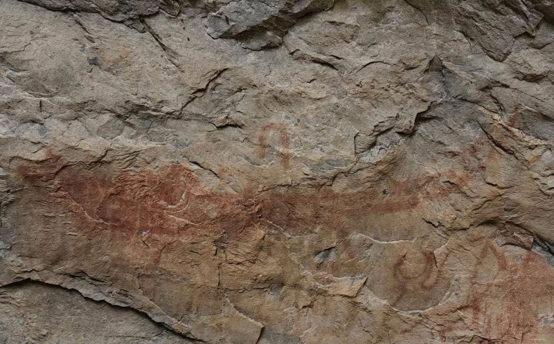 Prehistoric rock paintings depicting four monkeys climbing vines and a gaur are seen on a rock face at Pha Wiang Cave in Na Wang district, Nong Bua Lamphu. Fine Arts Department archaeologists believe the artwork dates back about 3,500-4,000 years. (Photos: อำเภอศรีบุญเรือง Facebook)