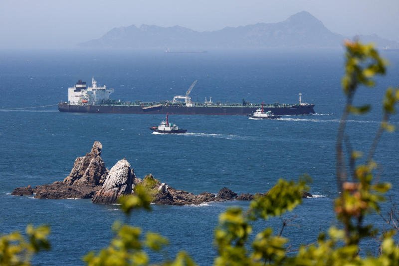 Tugboats guide the oil tanker Odessa, carrying UAE crude, in Seosan port, South Korea, after it passed the Strait of Hormuz with its Automatic Identification System transponder turned off. (Photo: Reuters)