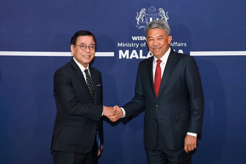 Thailand's Foreign Affairs Minister Sihasak Phuangketkaew, left, meets with his Malaysian counterpart Dato' Seri Utama Haji Mohamad bin Haji Hasan in Kuala Lumpur on Sept 7, 2026. (Photo: Ministry of Foreign Affairs)