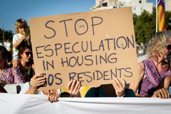 EU plans to help cities curb holiday rentals and lower housing pressure
