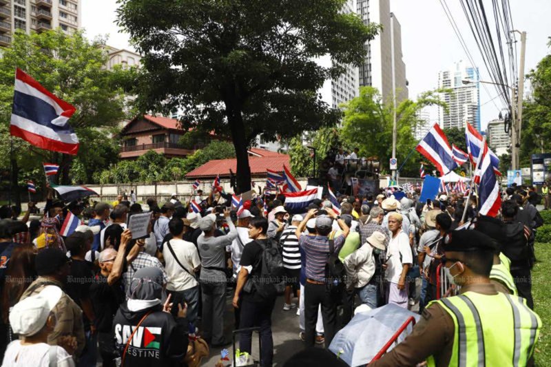 Demonstrators gather at the Israeli embassy in Bangkok on Sept 10. (photo: Nutthawat Wichieanbut)