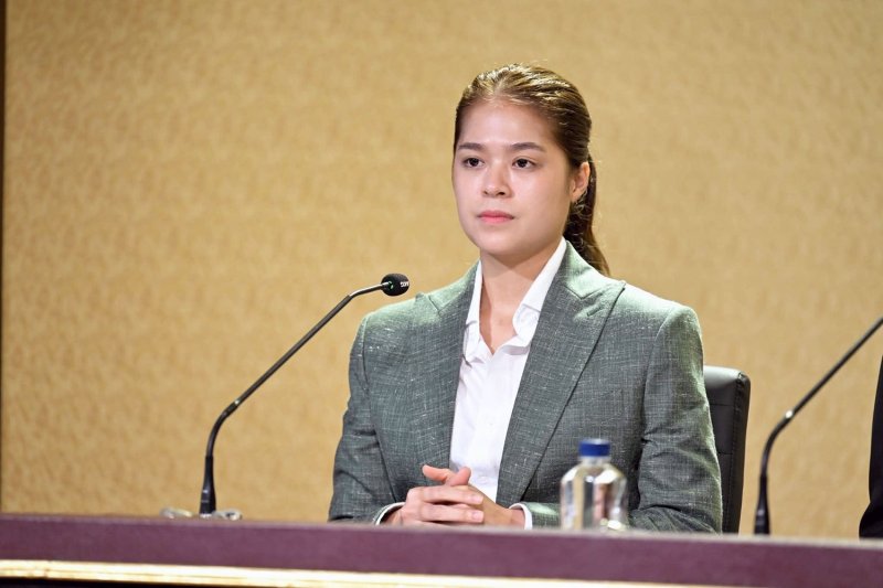 Deputy government spokeswoman Ploythalay Laksameesaengjan warns the public about fake traffic-fine SMS scams. (Photo: Ploythalay Laksameesaengjan Facebook page)