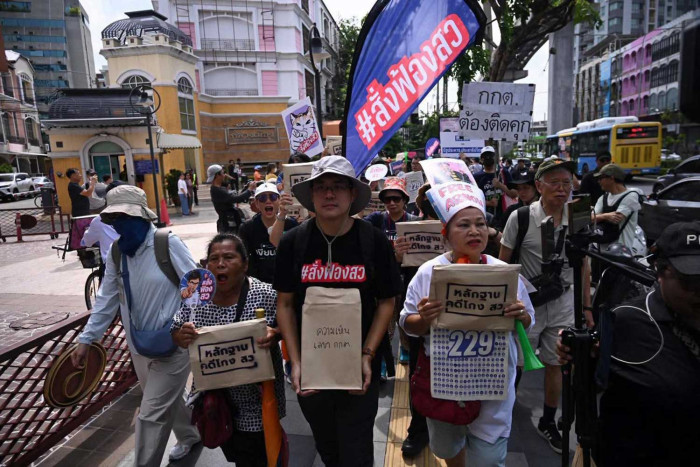 Marchers demand mass prosecutions in senate collusion case