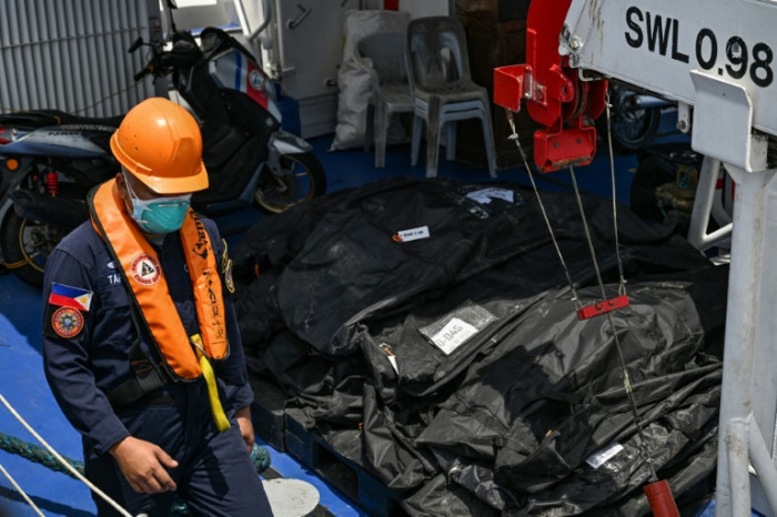 Philippine rescuers pull 41 more bodies from burned ferry