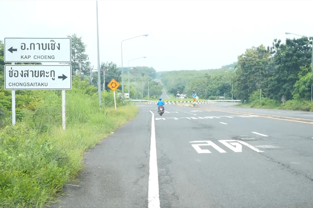 The road from Ban Kruat in Buri Ram to Chong Saitaku, the pass on the border with Cambodia. (Photo: Surachai Piraksa)