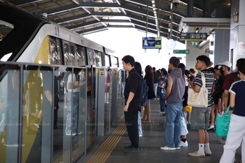 Commuters queue to use the Yellow Line rail service at the Bang Kapi BTS station in Bangkok on April 5, 2026. (Photo: Varuth Hirunyatheb)