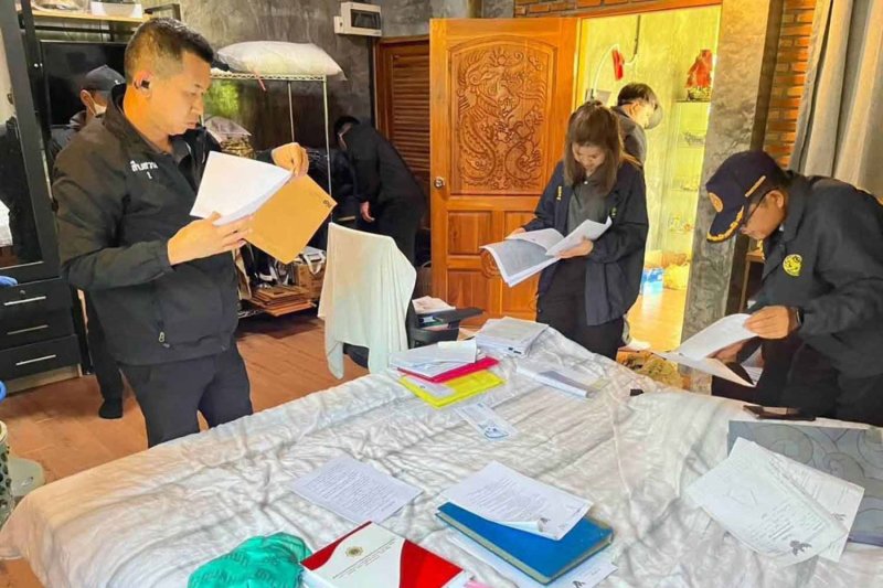 Police and administrative officers check documents at a raided house in Chai Prakan district, Chiang Mai province, on Aug 26. (Photo: Department of Provincial Administration)