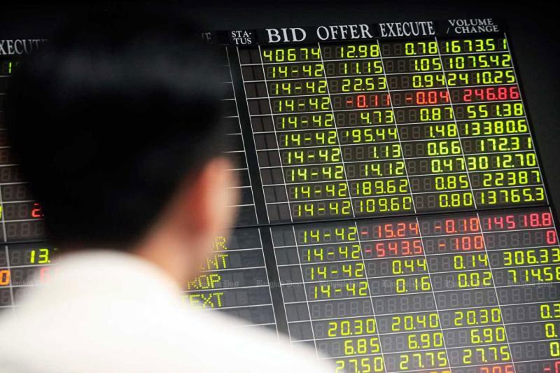 An investor examines a digital display of stock prices. (Bangkok Post file photo)