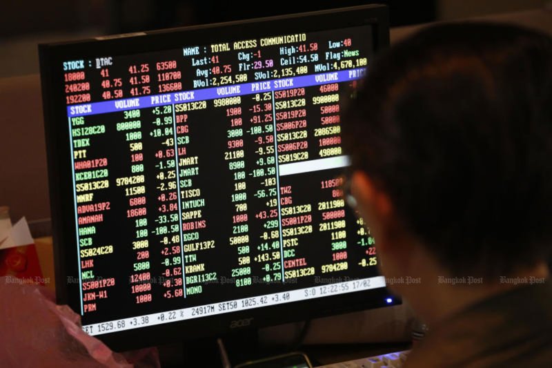 An investor monitors share prices at a securities brokerage company in Bangkok. (Photo: Pornprom Satrabhaya)