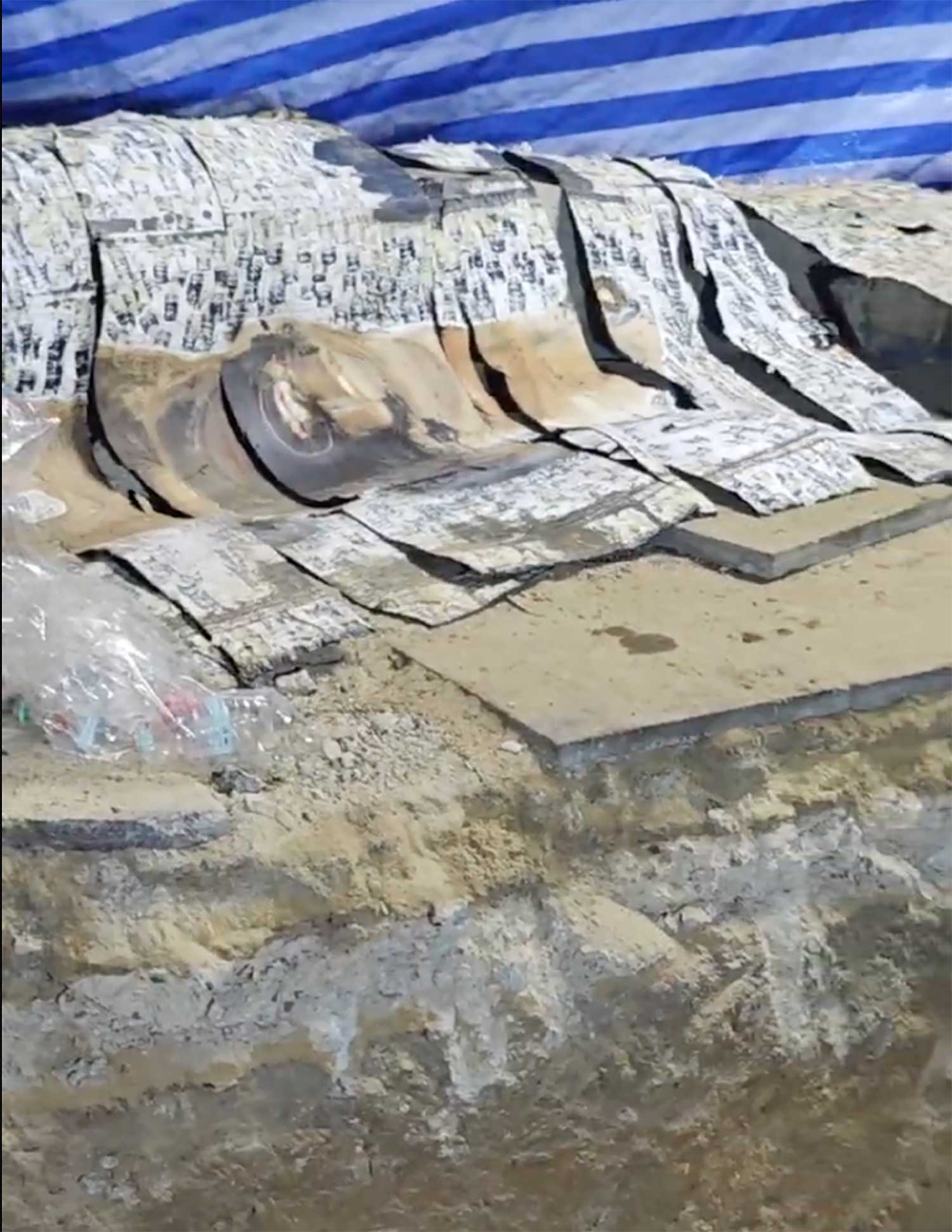The oil-stained covers were removed from the leaked pipe section.