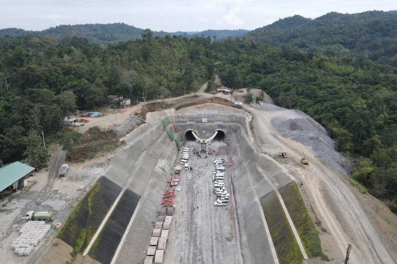 The Den Chai–Chiang Rai–Chiang Khong railway project is over 70% complete, with the 6.2km Ngao Tunnel expected to be Thailand's longest railway tunnel upon completion. The line is scheduled to open for service in 2028. Photo: The State Railway of Thailand