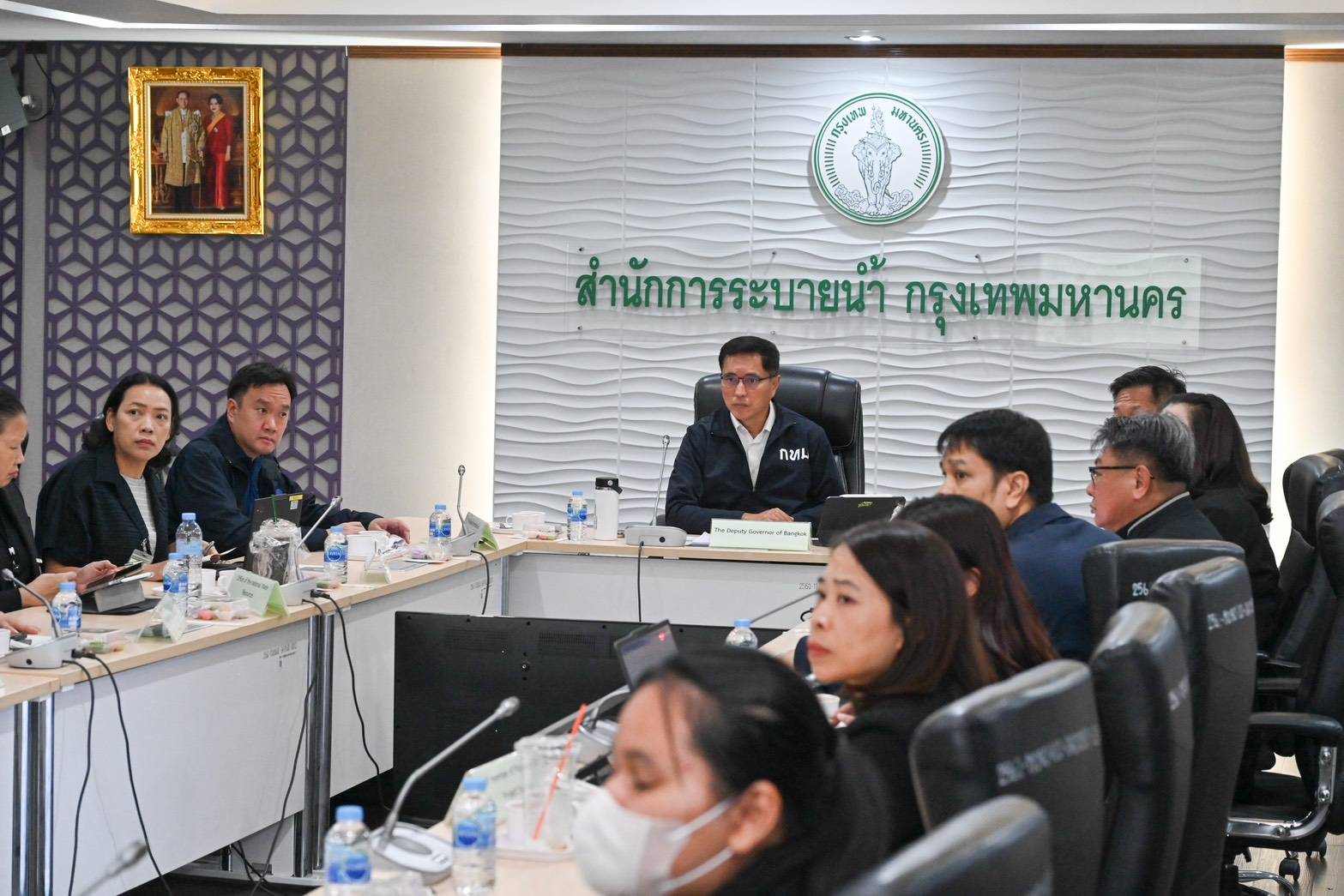 Deputy Bangkok governor Wisanu Sapsomsampon chairs the meeting for the Thai-Japanese cooperation project at the Drainage and Sewerage Department on Monday. (Photo: Bangkok Metropolitan Administration)