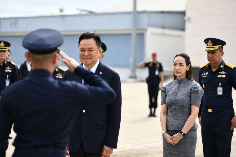Prime Minister Anutin Charnvirakul and his delegation depart from Don Muaeng Air Base, Wing 6, for Tokyo on Sunday. (Photo: Government House)