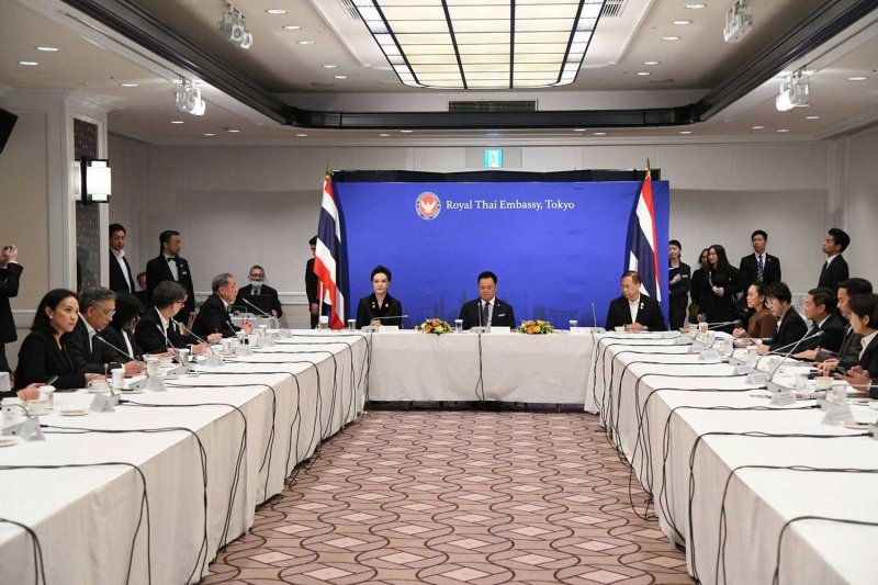 Prime Minister Anutin Charnvirakul meets Team Thailand in Tokyo on Monday. Government House