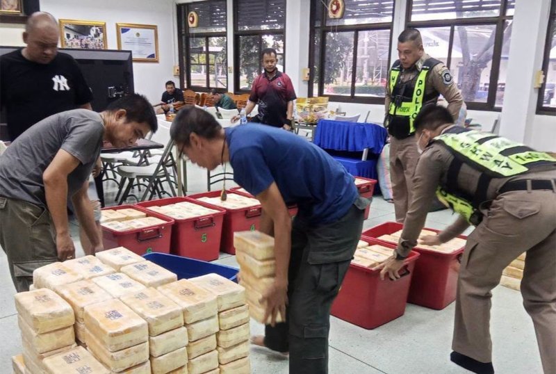 Bangkok Post - 7.6m speed pills hidden in generator seized in Nakhon Sawan