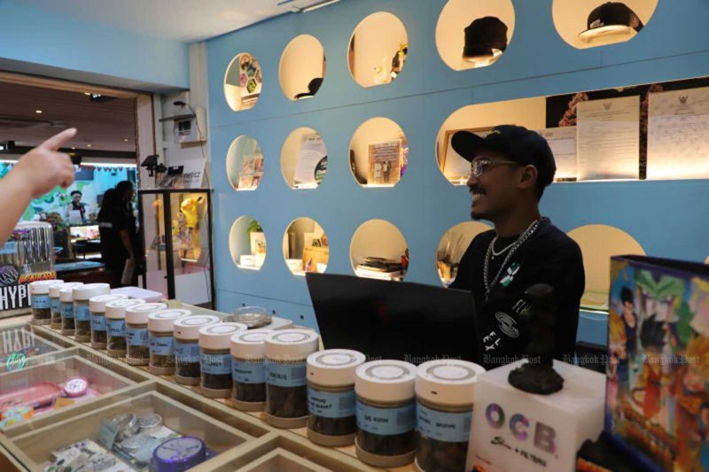A vendor talks with a customer at a cannabis shop on Khao San Road in Bangkok in May 2026. (Photo: Apichart Jinakul)