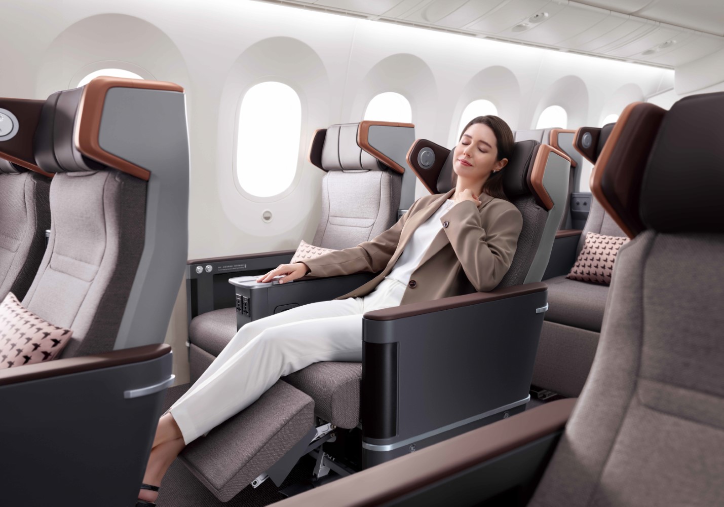 EVA Air Wins Three No. 1 SKYTRAX Awards and 11th Consecutive 5-Star Rating