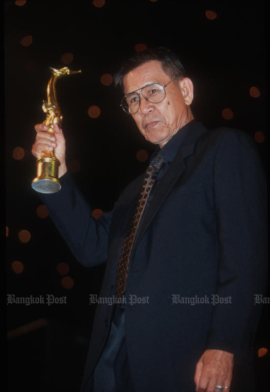 Veteran director Piak Poster was honoured with a lifetime-achievement award. (Photo: Taweechai Tawatpakorn)