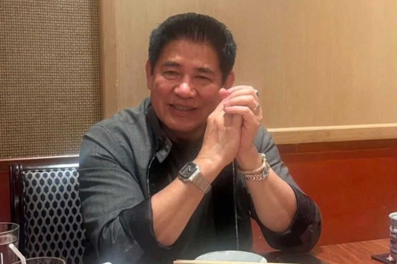 Klatham Party leader Capt Thamanat Prompow is pictured wearing a Casio wristwatch reportedly gifted him by Prime Minister Anutin Charnvirakul amid intensifying speculation of Klatham being on course to join the coalition government. The watch is engraved with Mr Anutin's name. Pai Leeke Facebook Account