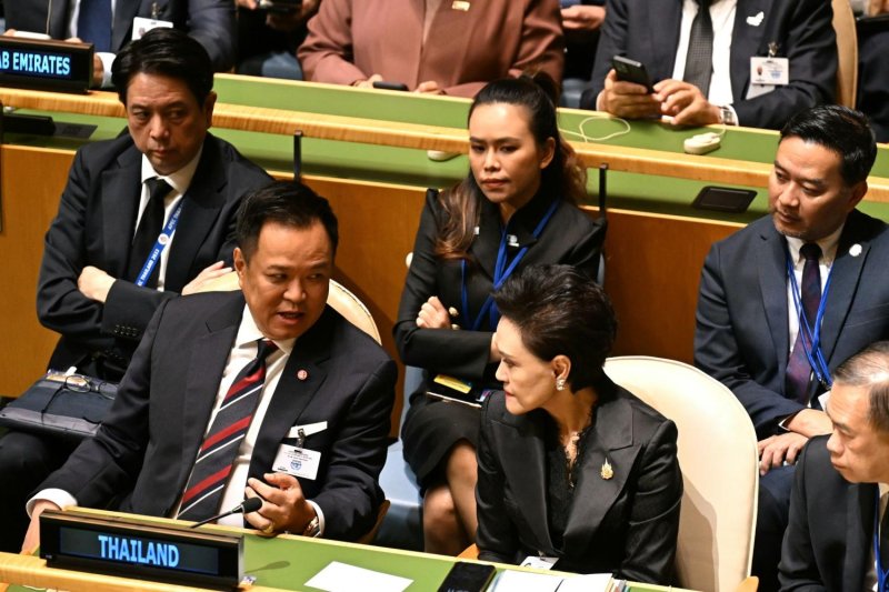 Prime Minister Anutin Charnvirakul talks to Commerce Minister Suphajee Suthumpun during the opening ceremony of the 81st session of the United Nations General Assembly at UN headquarters in New York on Tuesday. Government House