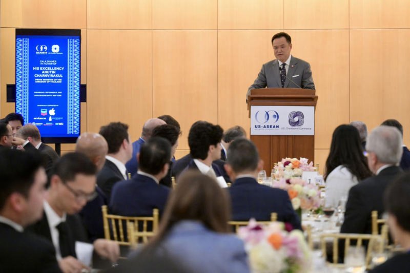 Drumming up backing: Prime Minister Anutin Charnvirakul speaks at a roundtable discussion with private sector representatives before delivering keynote remarks at a dinner reception co-hosted by the US-Asean Business Council (USABC) and the US Chamber of Commerce (USCC) in New York City on Wednesday. (Photo: Government House)