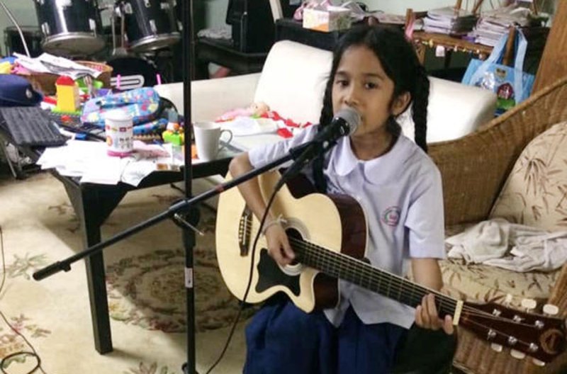 Guitar girl: Nene Royal has played guitar since age seven and taught herself using YouTube videos.  (Photo: Chuanpit Poonkird Facebook Account)
