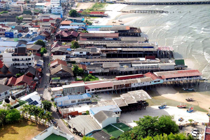 Hua Hin ready to clear beach after decades-long dispute - Bangkok Post
