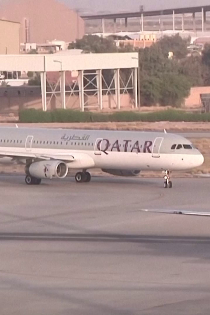 Qatar Airways seconds pilots as carriers adapt to Iran war