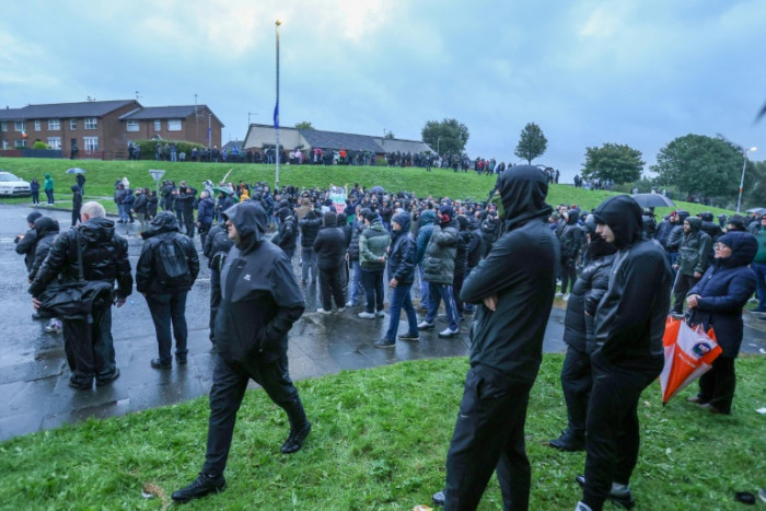 Thousands seek to thwart disputed N.Ireland flashpoint parade - Bangkok Post
