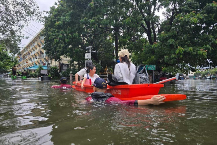 700,000 suffering under Bangkok floods - Bangkok Post