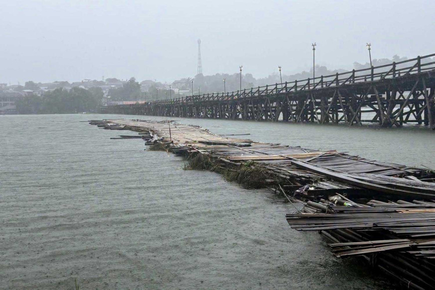 Rain wreaks havoc as it moves west