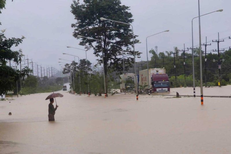 Up to 80cm of floodwater covers all four lanes on Highway No.0341, specifically the Khlong Khet–Thang Kwian section in Rayong. Rayong Highways District Division