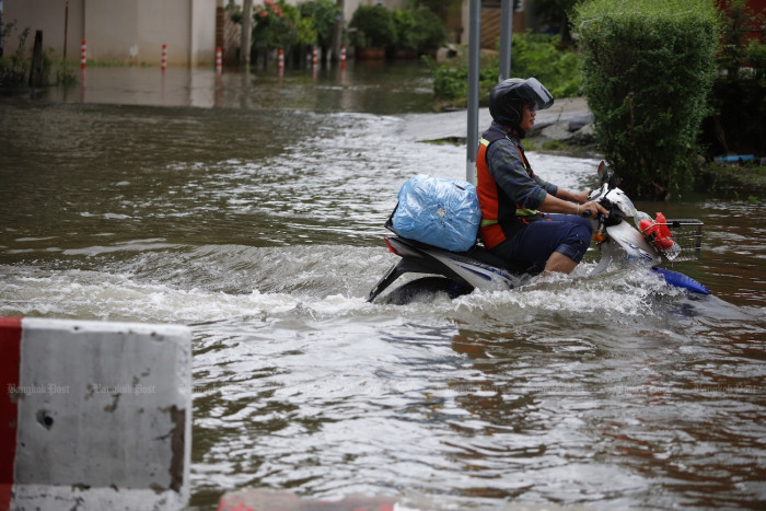 Waterways overflow in northern Bangkok and nearby - Bangkok Post