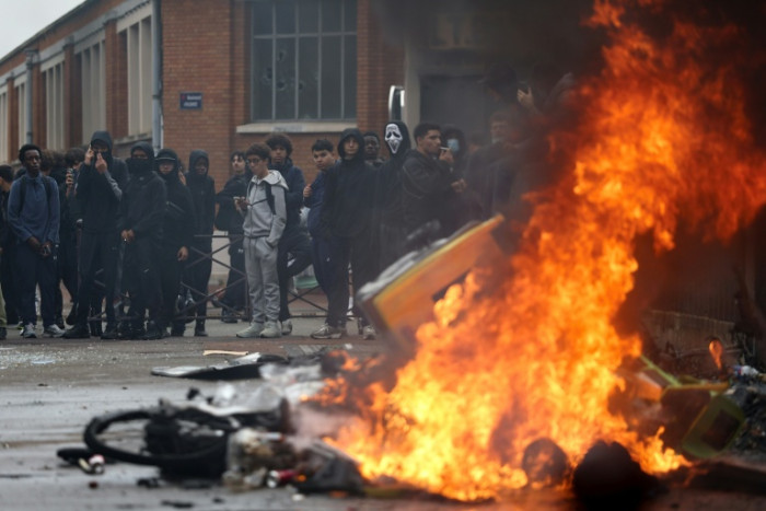 Clashes break out as French school blockades intensify - Bangkok Post