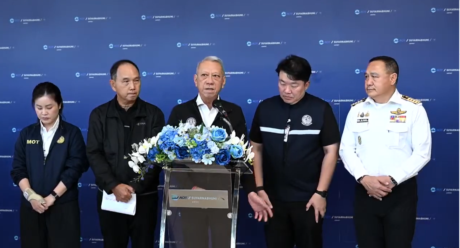 Deputy Prime Minister and Minister of Transport Phiphat Ratchakitprakarn (centre) speaks at the evening media briefing on Wednesday. (screenshot)