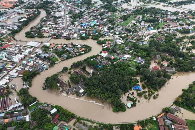 Aerial drone images show floodwaters covering much of the municipal area, particularly along the Nakhon Nayok River and its tributaries. The water mass is moving from north to south towards Ongkharak district. Nakhon Nayok Provincial Office of Public Works and Town & Country Planning