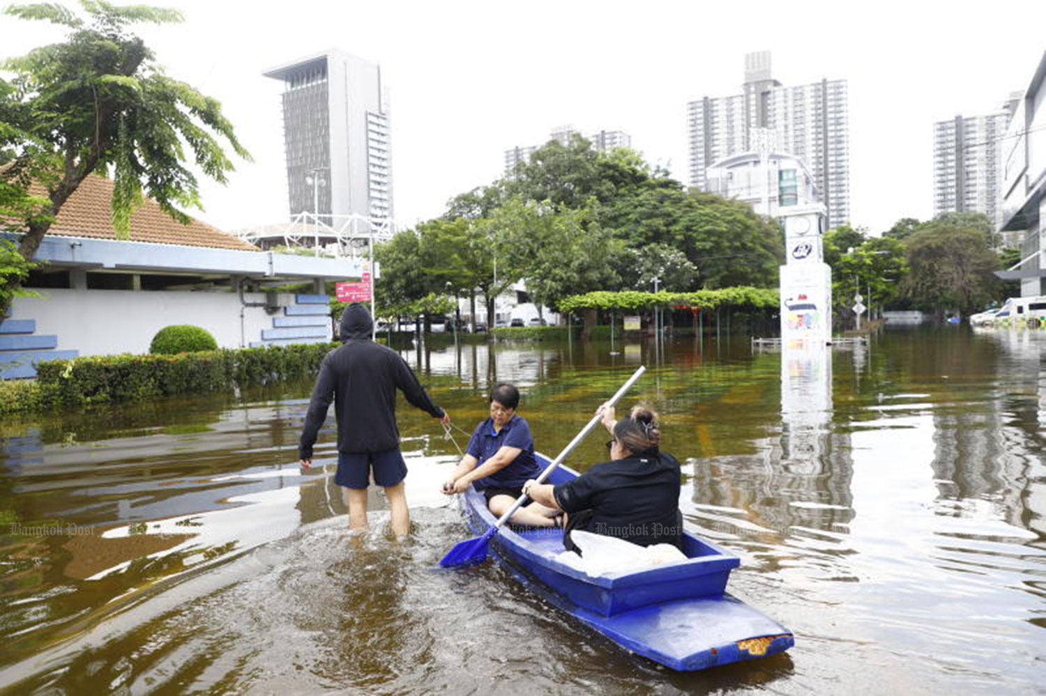 Areas in Rajamangala National Stadium in Hua Mark, Bangkok are flooded on Sept 30. (Photo: Nutthawat Wichieanbut) 