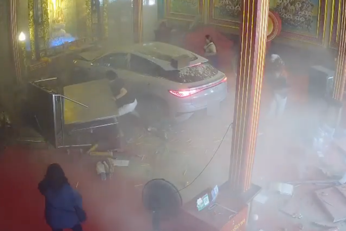 Driver charged after EV hits Yaowarat shrine, killing one