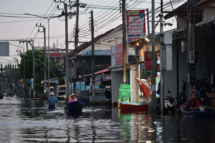 Flooding persists in 26 provinces and Bangkok - Bangkok Post
