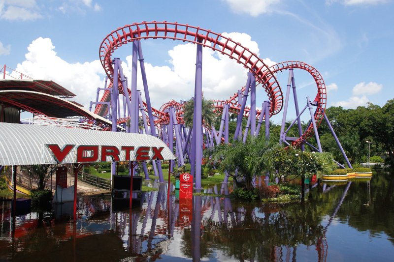Flooding caused extensive damage estimated at 500 million baht across the 118-acre Siam Amazing Park in Khan Na Yao district of Bangkok. (Photos: Siam Amazing Park)