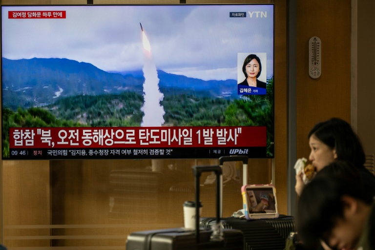 News coverage showing file video of a North Korean missile launch is seen on a screen at the Seoul railway station on Oct 3, 2026. (Photo: AFP)
