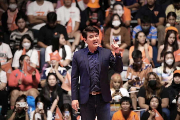 Piyabutr warns of 'entertainocracy' - Bangkok Post