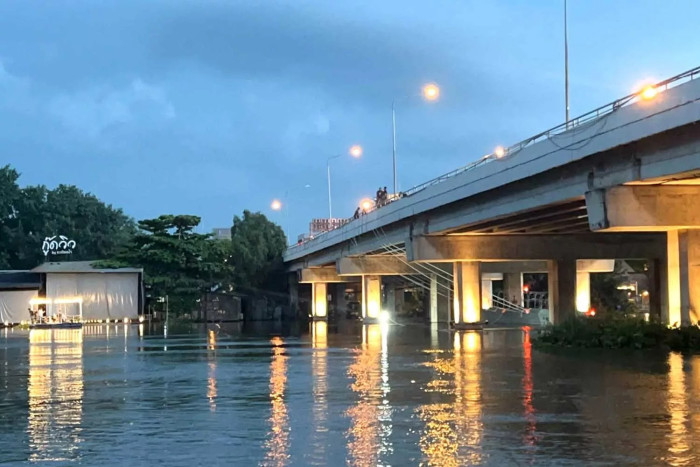 Flooding continues in Bangkok and 26 provinces - Bangkok Post