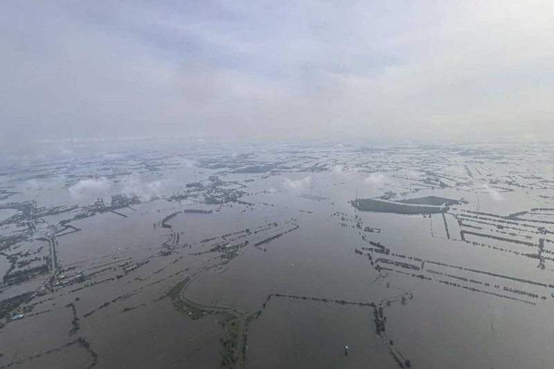 Bang Khla district in Chachoengsao is flooded after water from Prachin Buri overflowed into the region, with water reaching two metres in some areas. Tada Jaiyotdechakul