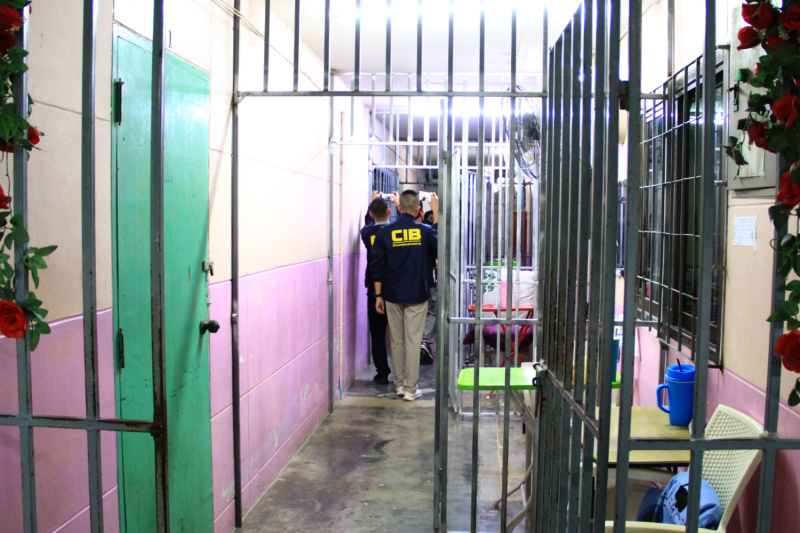 Police inspect the the Sothornchai Nursing Home in Tha Muang district of Kanchanaburi on Tuesday. (Photos: Piyarach Chongcharoen)