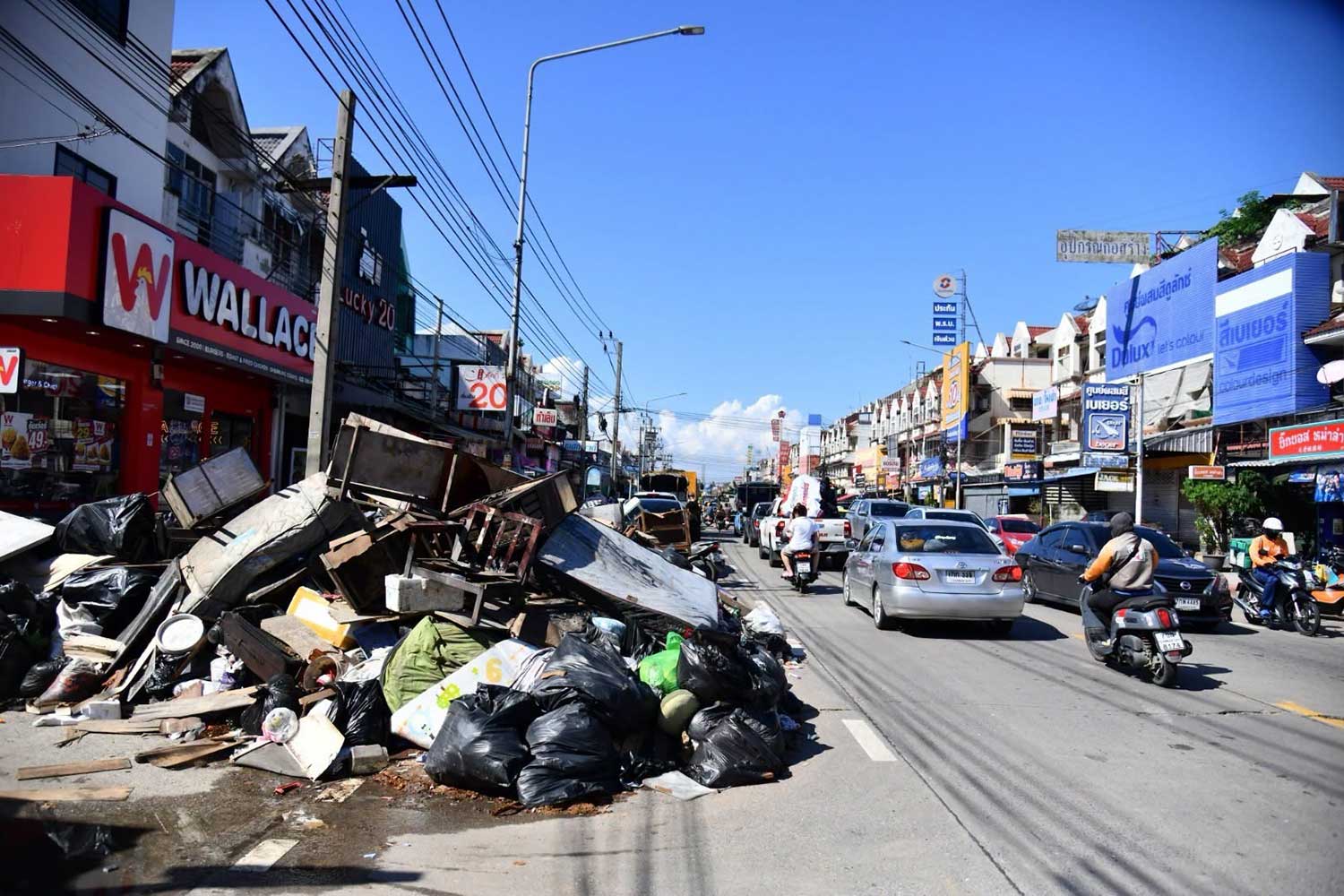 Huge piles of garbage left by the floods are seen in Lat Krabang district of Bangkok on Wednesday. (Photo: Bangkok Metropolitan Administration)